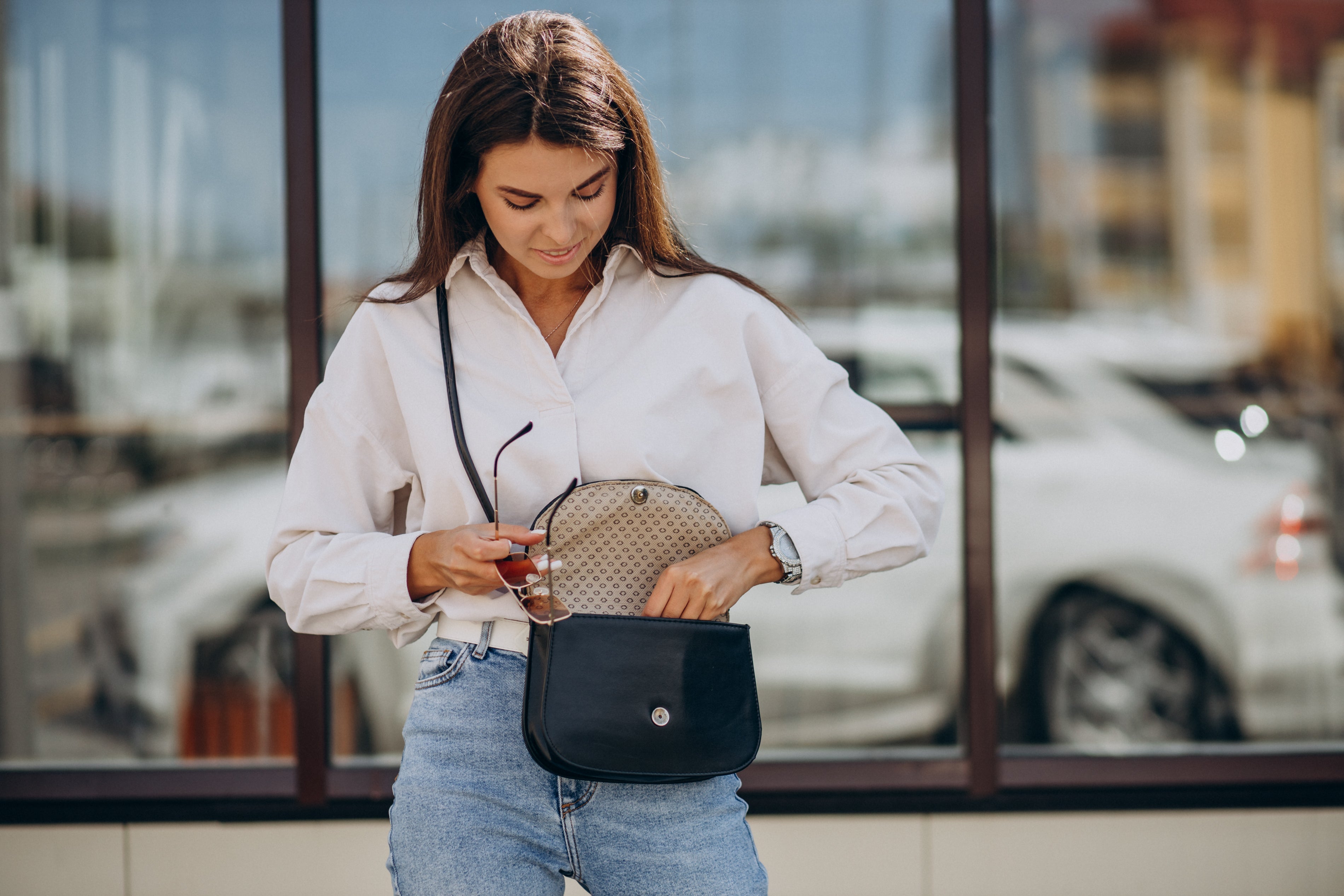 Stop Wasting Money: Traveling Bag Price in Pakistan for Women + Best Picks